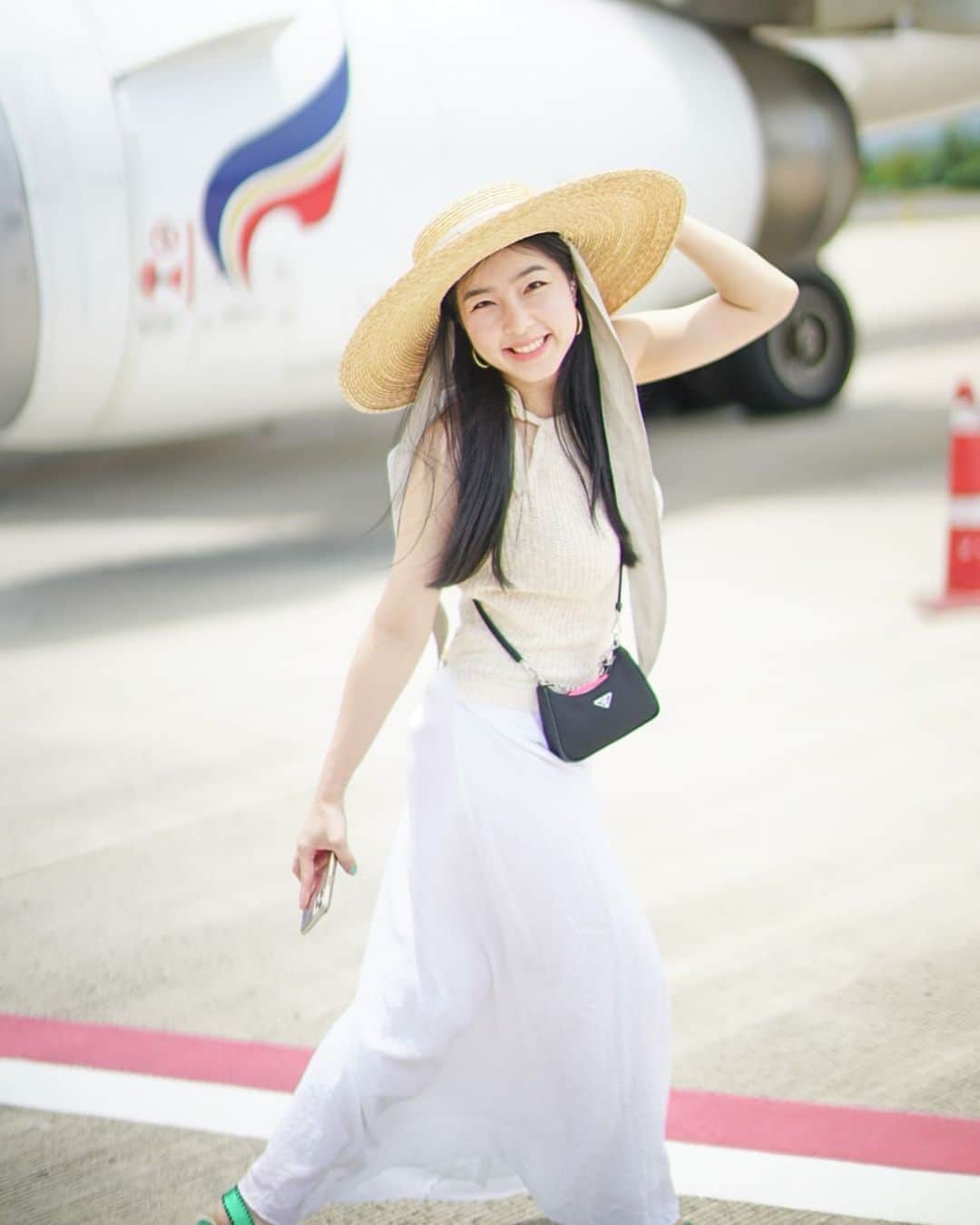 GYEON SEOのインスタグラム：「_* happy hours 💙 . . @bangkokairways  #BangkokAirways  #เที่ยวสมุยแบบบูทีค  #BoutiqueJourney」