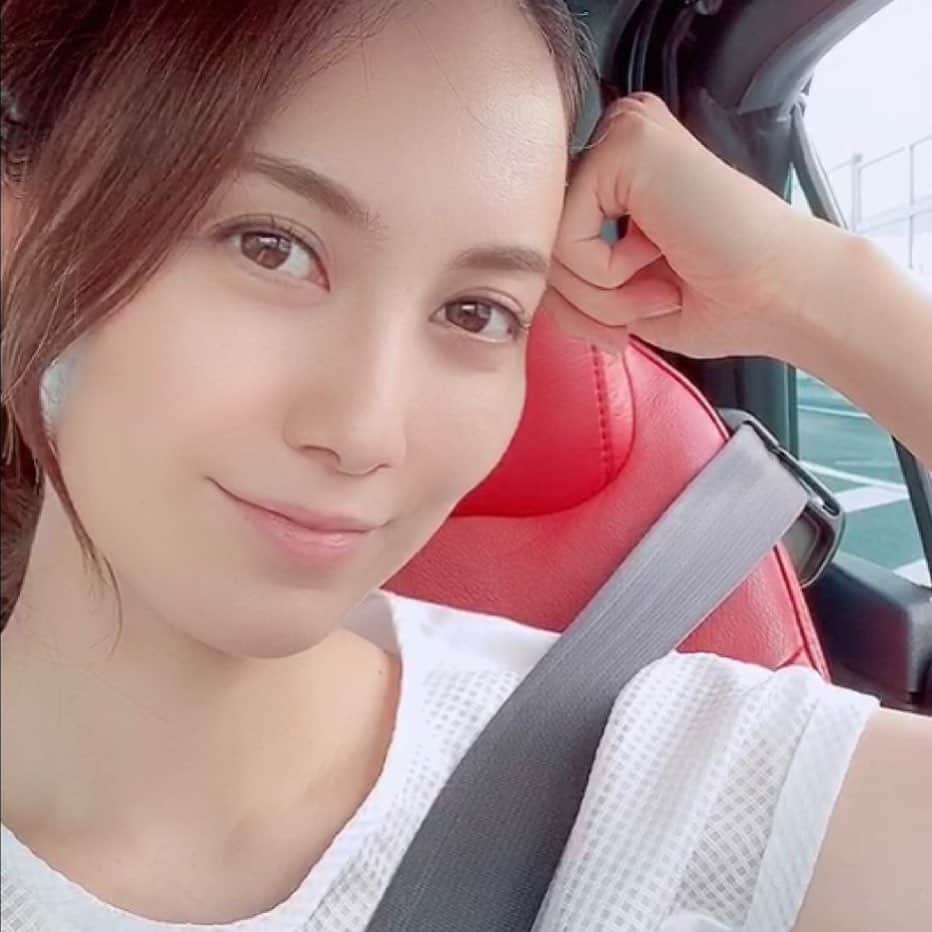 のインスタグラム：「Summer is coming to an end. 🌻▶️🌕✨ ・ #inthecar #lastsummer #夏の終わり #車の中 #🚗😍 #🚗🚗 #▶️ #季節の変わり目 #大人女子 #car #夕方 #移動中」