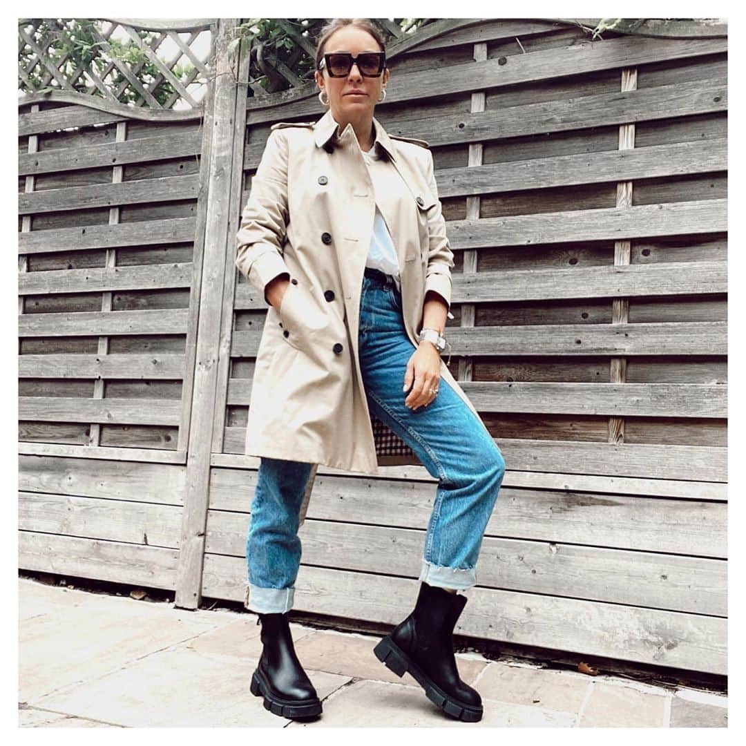 アクアスキュータムのインスタグラム：「Timeless modernity is crafted into everything we do. #Aquascutum trench coat worn by @lauren_e_cloud」