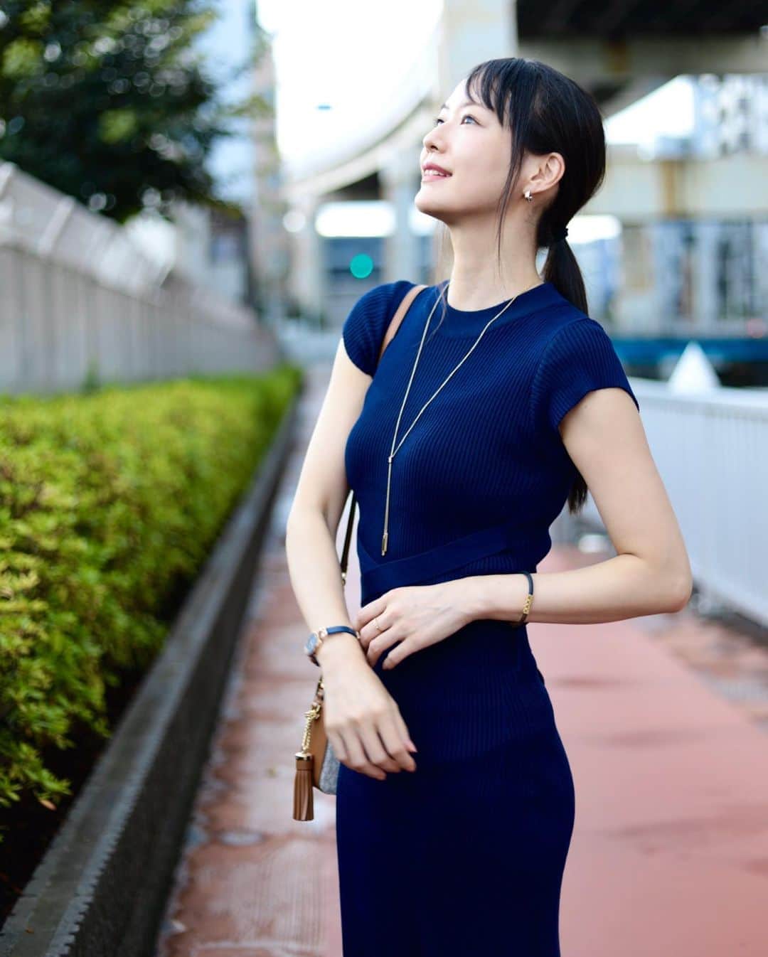 吉山りささんのインスタグラム写真 吉山りさinstagram アパレルブランド アイリアム シルエットが綺麗に見える服が好き ニットワンピースだけど半袖なので ジャケット合わせてもかなり使えます スカートの丈も上品で嬉しい ネイビーの色も綺麗で