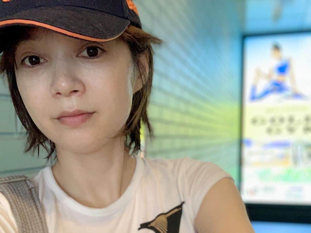 いかりさとみのインスタグラム：「走ってきました。滝のような汗とはこのことかってくらいかきました。疲れました。でも老廃物がでたような気がします  #運動 #ジョギング」