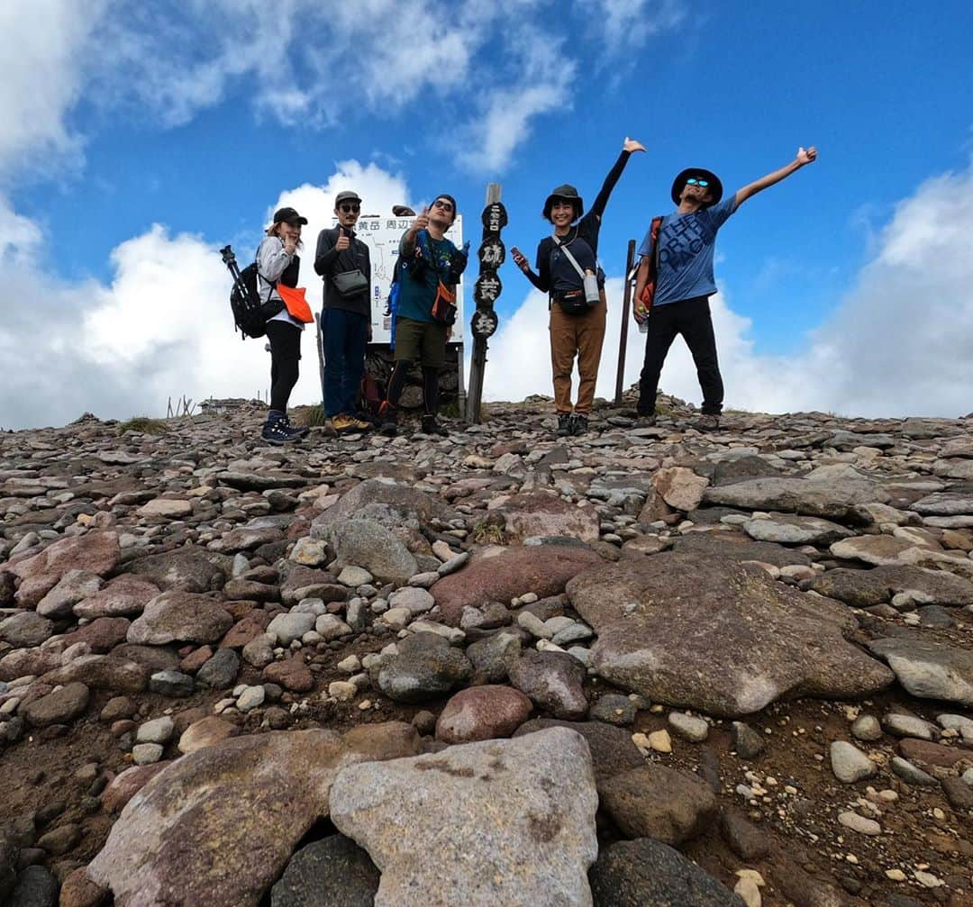 中村優さんのインスタグラム写真 - (中村優Instagram)「@orangebackpackers ⛰🍊🧡硫黄岳山頂⛰ GoPro HERO8 @goprojp タイマーで撮影📷 動画も中村の優チューブ！にアップしました🙆‍♀️ #goproのある生活 #goprohero8 #登山#硫黄岳#八ヶ岳#優trekking」9月3日 18時08分 - nkmr_yu