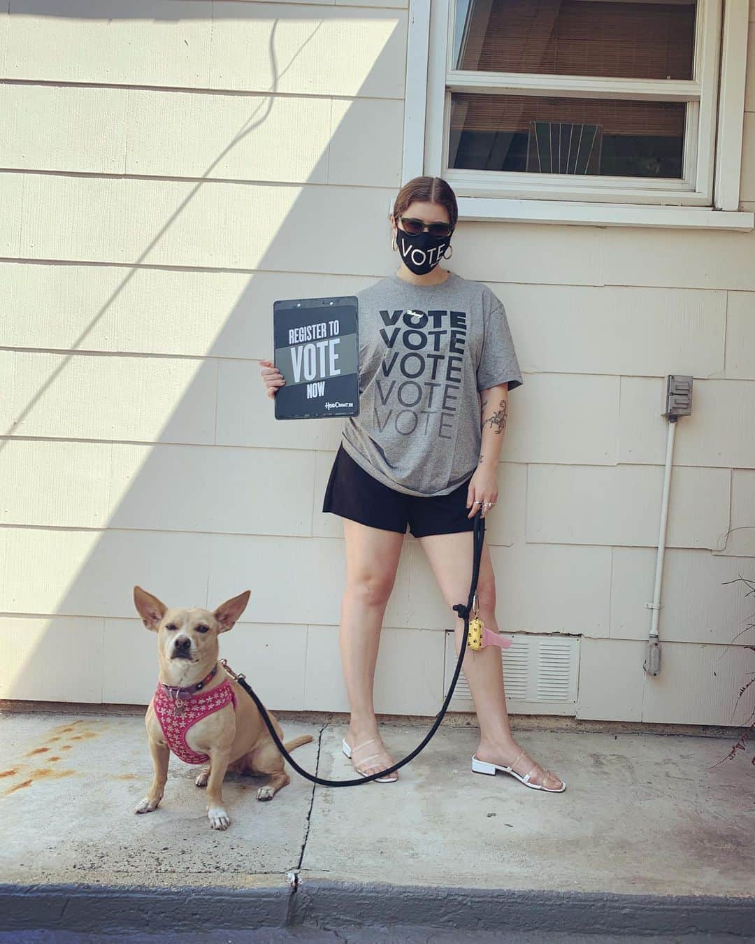 ベスト・コーストのインスタグラム：「today marks 2 months until November 3rd which is not only one of the most important elections in any of our lives, but also my 34th birthday. Do this Scorpio a favor and get yourself registered over at @headcountorg. Link in bio or text VOTER to 40649 ⁣ ⁣ #thefutureisvoting #voteready」
