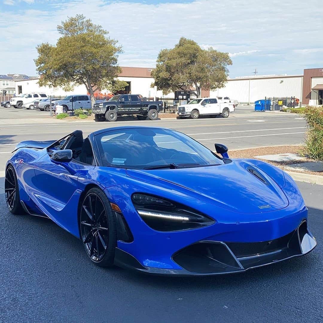 CARLiFESTYLEさんのインスタグラム写真 - (CARLiFESTYLEInstagram)「Blue McLaren 720S Spider sitting on @anrkywheels. 👍🏽or👎🏽? #carlifestyle #720s」9月4日 3時33分 - carlifestyle