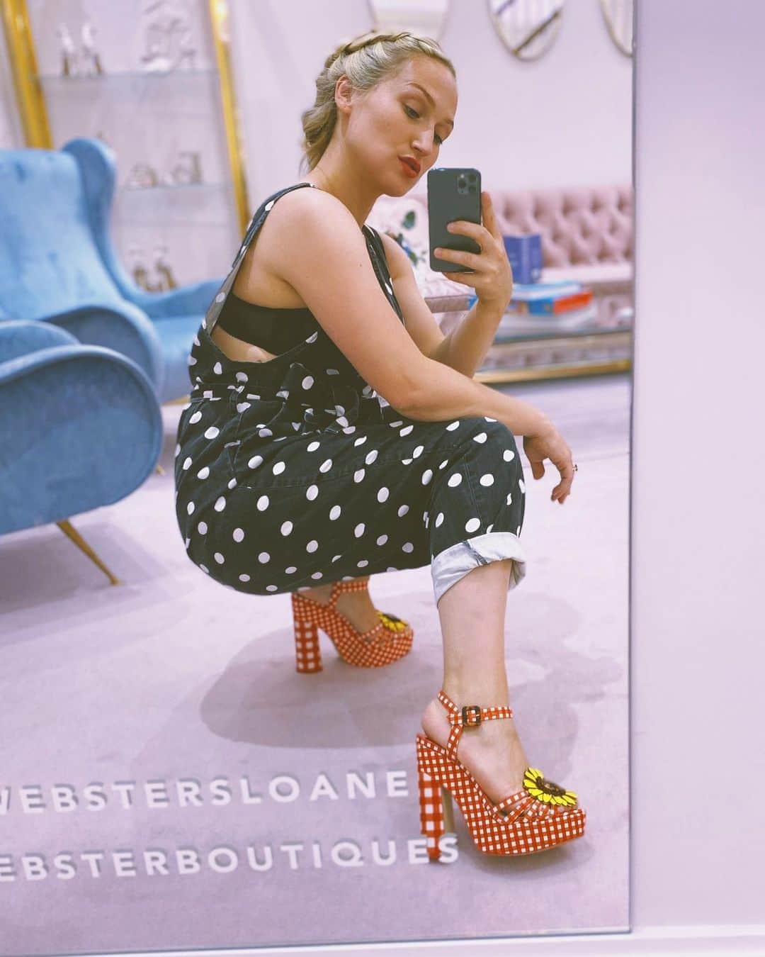 SOPHIA WEBSTERさんのインスタグラム写真 - (SOPHIA WEBSTERInstagram)「Happy feet 😍 my 'Doris' platforms are my final Summer Sale pick! I wanted to design a timeless summer platform wedge I can wear & love year after year ❤️🌻From the sunflower to the bold gingham print - even when the London summer is a washout, at least my feet have me feeling like Little Miss Sunshine ☀️🌻 S x ⁣ ⁣ Head to SophiaWebster.com to shop while stock lasts…⁣ ⁣ #SophiaWebster #SophiaInSophias #SophiaWebsterBoutiques⁣」9月4日 3時57分 - sophiawebster