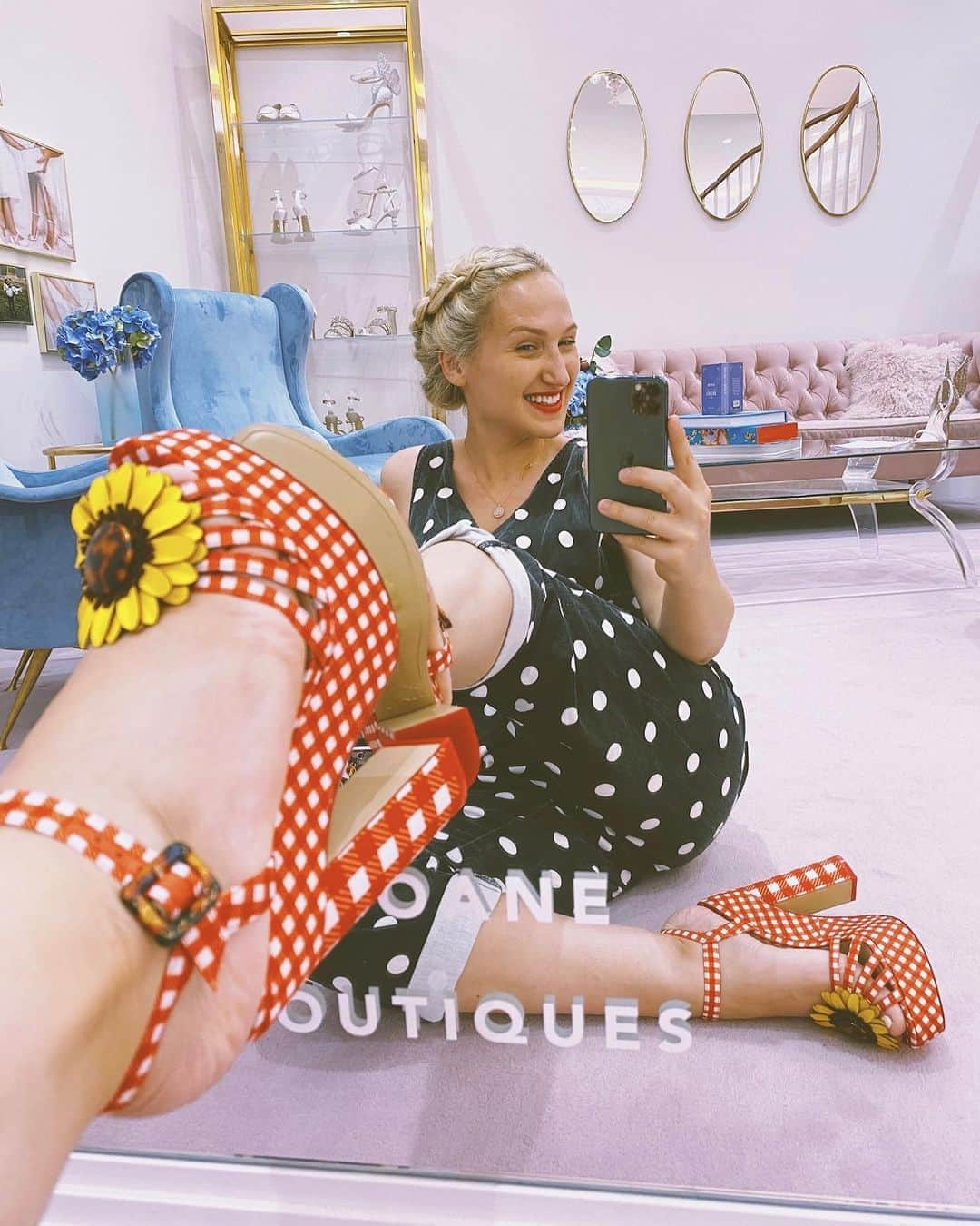 SOPHIA WEBSTERさんのインスタグラム写真 - (SOPHIA WEBSTERInstagram)「Happy feet 😍 my 'Doris' platforms are my final Summer Sale pick! I wanted to design a timeless summer platform wedge I can wear & love year after year ❤️🌻From the sunflower to the bold gingham print - even when the London summer is a washout, at least my feet have me feeling like Little Miss Sunshine ☀️🌻 S x ⁣ ⁣ Head to SophiaWebster.com to shop while stock lasts…⁣ ⁣ #SophiaWebster #SophiaInSophias #SophiaWebsterBoutiques⁣」9月4日 3時57分 - sophiawebster