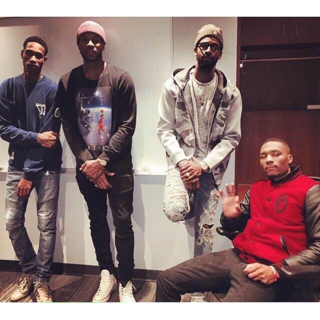 デイミアン・リラードのインスタグラム：「#TBT miss my dogs」