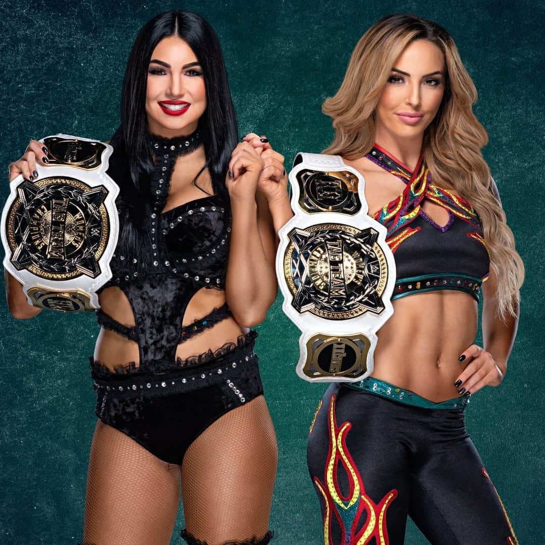 WWEさんのインスタグラム写真 - (WWEInstagram)「We don't have to say goodbye to The #IIconics just yet. Take a look at @billiekaywwe & @peytonroycewwe's best photos from our archives!」9月4日 4時00分 - wwe
