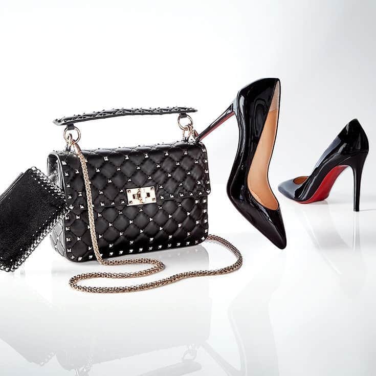 GILTのインスタグラム：「This sale's for that friend who only wears black. Tap to shop #Valentino, #ChristianLouboutin, and more.」