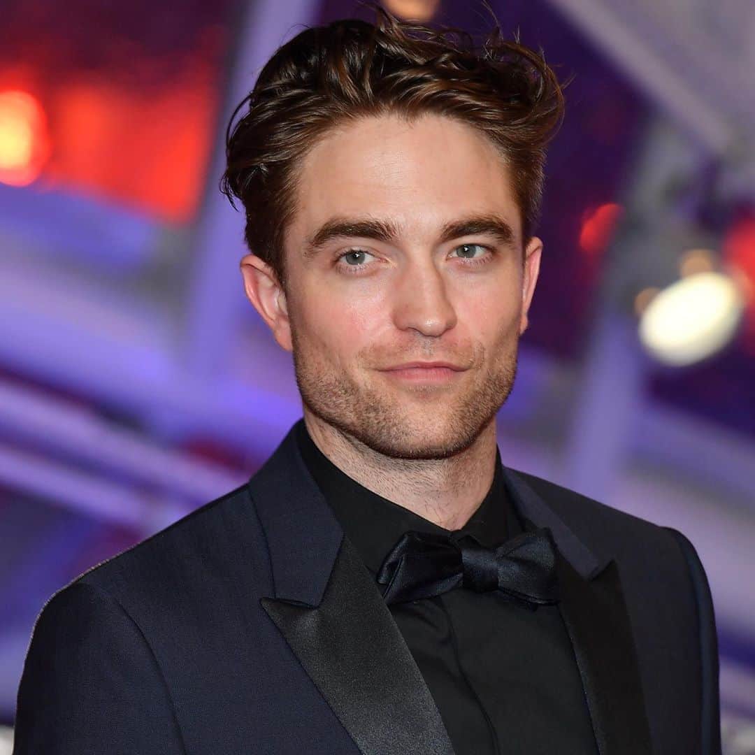 E! Onlineさんのインスタグラム写真 - (E! OnlineInstagram)「Robert Pattinson has tested positive for coronavirus, shortly after it was announced that filming of #TheBatman was halted due to someone on set testing positive. Everything we know is at the link in our bio. (📷: Getty)」9月4日 4時58分 - enews