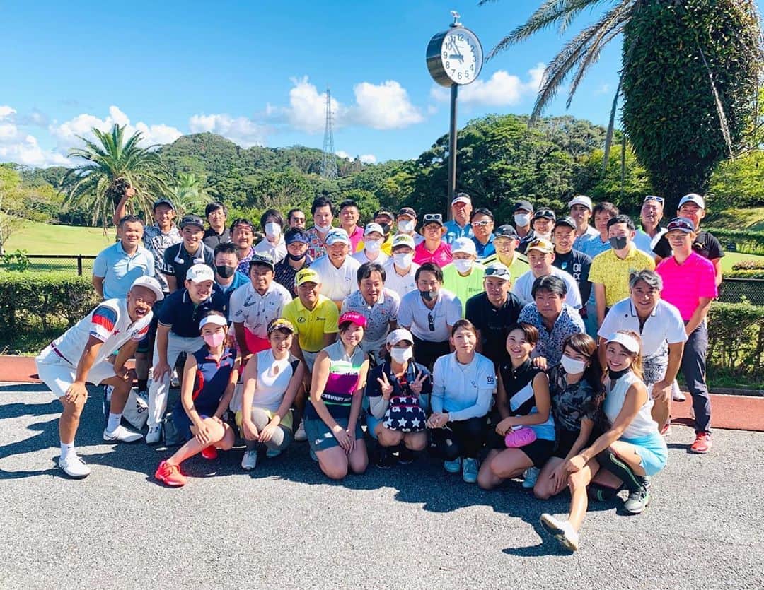 のインスタグラム：「先月末のSS CUP⛳️ いつもより小規模での開催でしたが ご参加いただいた皆様ありがとうございました✨😌 60人中70台が10人とハイレベルなコンペでした😂  また、今回もたくさんご協賛いただき ありがとうございました⛳️❤️ @adidasgolf  @descentegolf  @20neo_official  @ecostore.jp  @youandoil.jp  @eyevol_official  ——- 次回のコンペは ９／27のインスタゴルフ部⛳️ 84名満員です👏🏻 ——- たのしみー🙈💖  #ゴルフ女子 #ゴルフ男子 #ゴルフコーデ #スポーツ女子  #ゴルフウェア #スポーツ #golf #골프 #골프스타그램 #골프장 #라운드 #골프스윙 #골프사랑 #골프레슨 #아이언샷 #스크린골프  #トレーニング #トレーニング女子 #筋トレ #筋トレ女子 #golfstagram #golfswing #プレ花嫁 #girlsgolf #ゴルフコンペ⛳️」