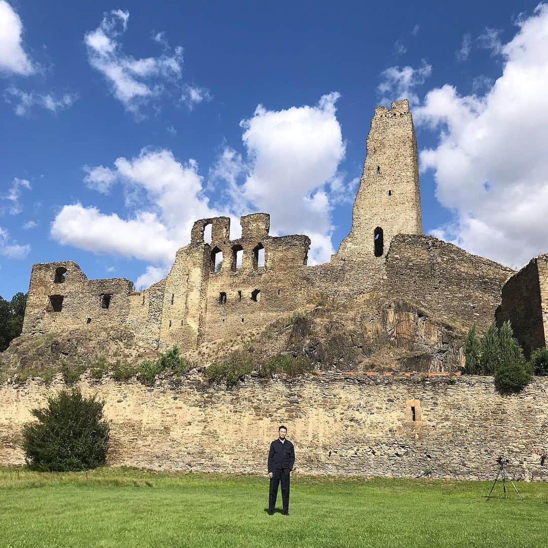 イ・ソンホのインスタグラム：「. 30 ℃ ~ 21 ℃ . ☀️」