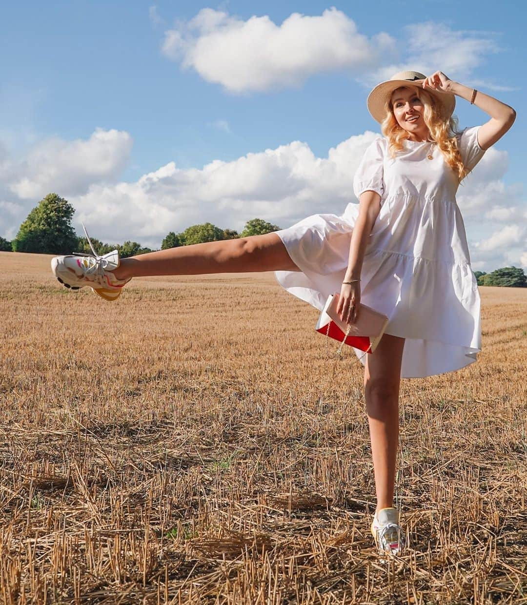 セラフィーニさんのインスタグラム写真 - (セラフィーニInstagram)「A beautiful day in the countryside with @ccmasonrlly in her Stella Multicolors!!! ⁠ #WeAreSerafini #SerafiniShoes⁠ .⁠ .⁠ .⁠ #sneakers #shoes #fashion #sneaker #sneakersaddict #style #sneakerheads #streetwear #ootd #igsneakercommunity  #sneakerporn #sneakerholics #sneakerfreaker #footwear #shoesaddict #fieldofdreams #positiveenergy #goodvibes #positivity #loveyou #fashionstyle #girlpower #partystyling #showroomnodum #gpshowroommilano #fashionrappresentanze #italianstyle #nature」9月3日 20時01分 - serafiniofficial