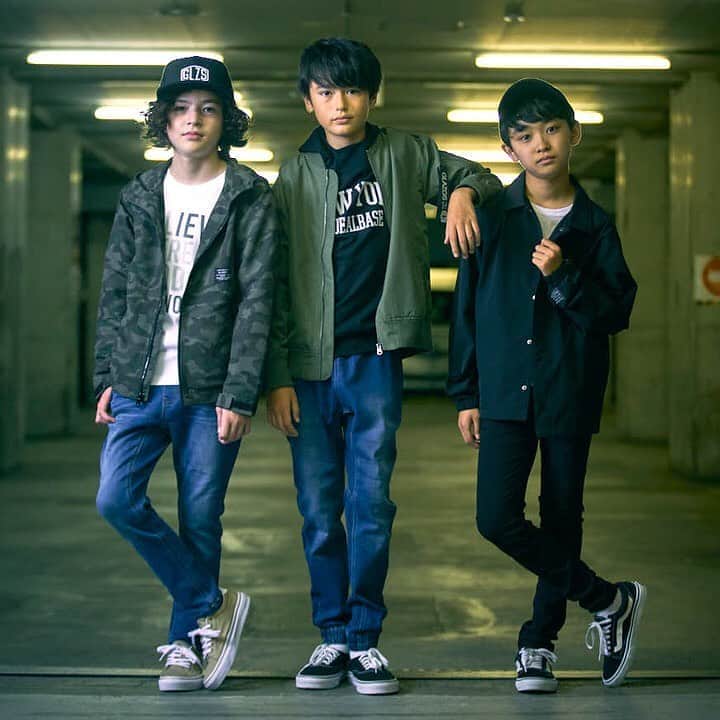 GLAZOSのインスタグラム：「. #seasonstyle .  GLAZOS、秋冬のテーマは [Urban casual] [Rough vintage & one mile] . スポーツ・ストリート・ミリタリー・アメカジの デザイン要素をベースとし、 トレンドを程よく取り入れた、スタイリッシュかつデイリーに着回しのきくアイテムを展開。 . この秋冬は、GLAZOSでクールな大人カジュアルSTYLEをぜひお楽しみください。 . . . #glazos #kidsootd #kidsfashion #kidscoordinate #kidsfashion #kids #mensfashion #mensstyle #boy #おそろいコーデ #兄弟 #小学生コーデ #小学生男子 #おでかけコーデ #中学生男子 #インスタキッズ #キッズコーデ #キッズファッション #男の子ママ #男子 #小学生 #coodinate #AW #fall #秋冬」