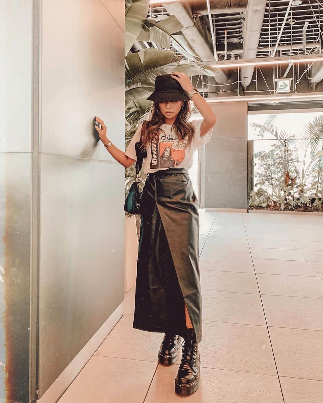 ✷kana✷のインスタグラム：「🖤💟🖤💟 . . きのうの服です！ レザースカートが可愛すぎて♡ @yuki___0527_ のSHOP @clena.official のです♡ まだ暑いけど、、 もう秋アイテムをどっかしらに 入れておきたい😥💕 . 他タグ付けしてます🏷」