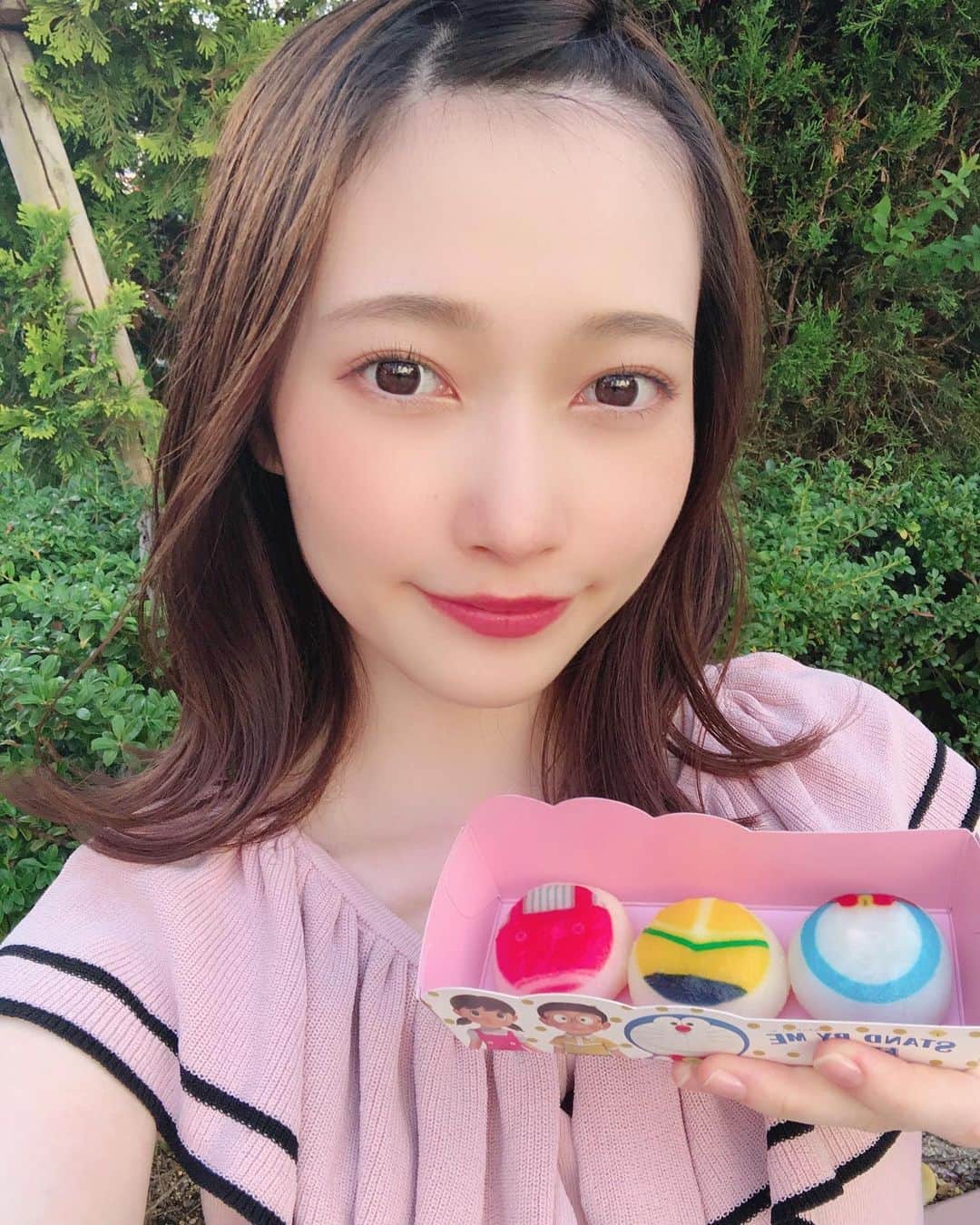 末井櫻子のインスタグラム：「❤️💛💙 ． ． 今日はドラえもんのお誕生日だったらしい☺︎ ． ． ずっと食べたかったドラえもんの3色団子美味しかった〜🍡❤︎ ． ． ． #ユニバーサルスタジオジャパン  #ユニバ  #ドラえもん  #standbyme  #usj #universalstudiosjapan」