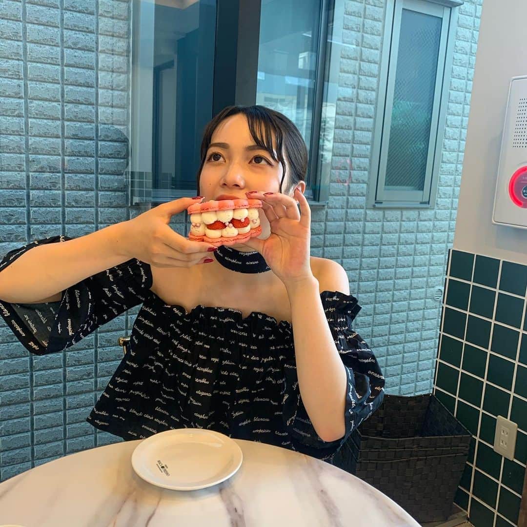 福田一華さんのインスタグラム写真 - (福田一華Instagram)「・﻿ ﻿ ﻿ この間大好物のマカロンを食べました⚪﻿ 幸幸~~ ♡」9月3日 20時15分 - f.ichika__