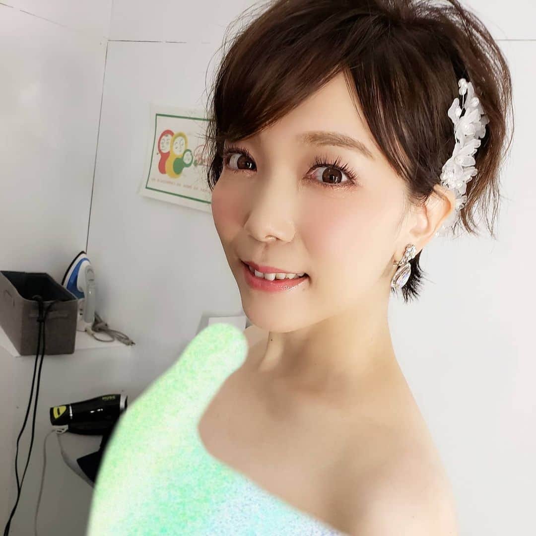 花咲ゆき美さんのインスタグラム写真 - (花咲ゆき美Instagram)「2020年11月4日(水)に 新曲発売予定です🎵 タイトルは、『雪窓』です⛄ カップリング曲は、『あなたがいるから』 どちらも、とっても素敵な曲です🎶 昨日は、新曲『雪窓』のジャケット写真撮影dayでした(*^O^*) 衣装など解禁になったら、またアップします ❤️ #花咲ゆき美#新曲#2020年11月4日発売予定#雪窓#あなたがいるから#石原信一先生#国安修二先生#萩田光雄先生」9月3日 20時16分 - yukimi0774