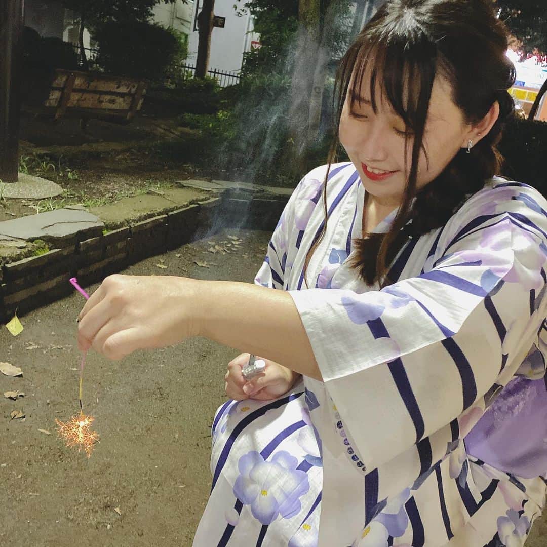 伊波まりやのインスタグラム：「花火👘🎆🌟 . . #浴衣 #yukata #夏 #花火 #線香花火 #fireworks  #グラドル自画撮り部 #グラビア #グラビアアイドル #グラドル #ビキニ #水着 #モノキニ #撮影会 #ポートレート #撮影 #セルカ #自撮り #selfie #followme #japanesegirl  #kawaii #셀카 #셀스타그램 #셀피 #disney #tokyodisneyland #gravure #asiangirls」