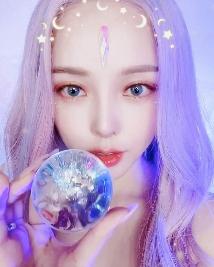 ポニーのインスタグラム：「신비 하나 더!😚 3분 만에 만든 수정구🤍」