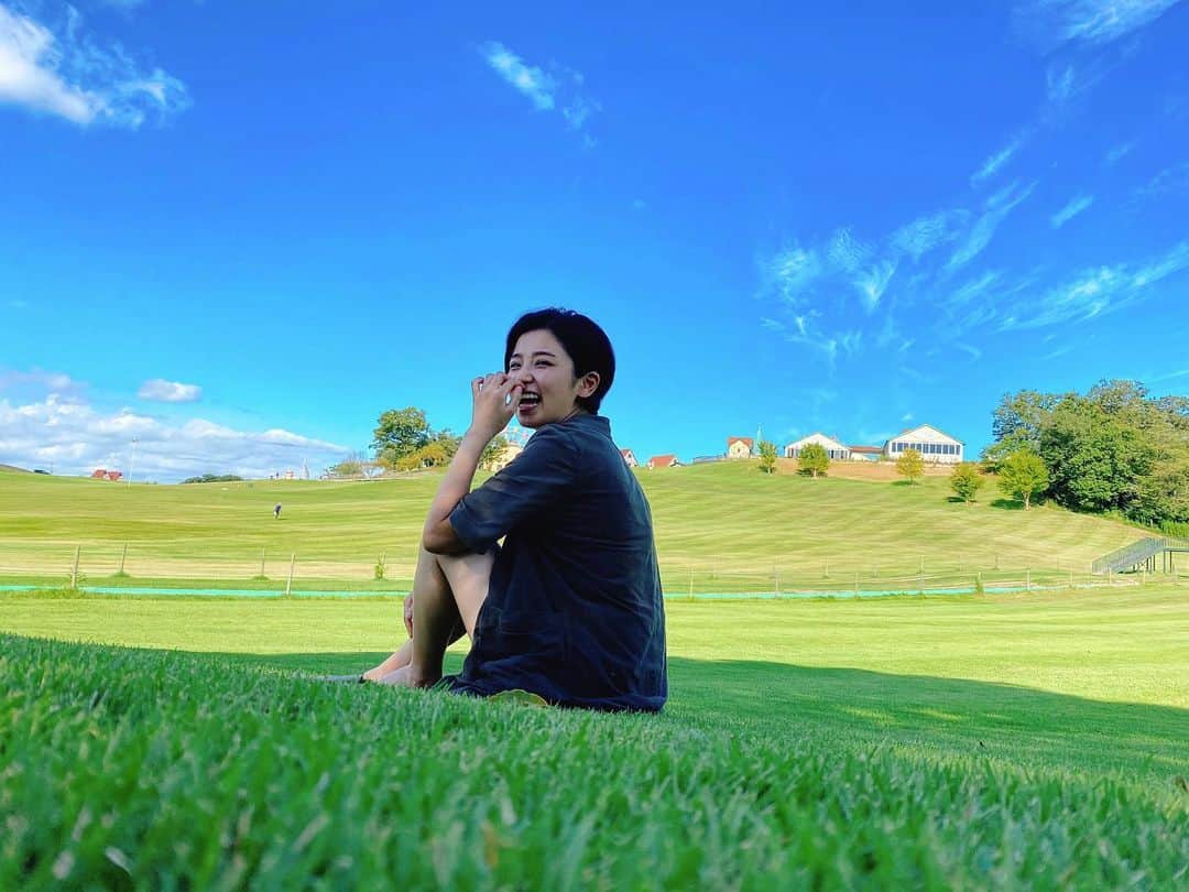 小池美由さんのインスタグラム写真 - (小池美由Instagram)「もしかして夏終わりました？🥺 . . 陰キャのくせに いろはすCMのような美しい場で写真。 . 最近の目標はゴルフを始めることです。 . #夏」9月3日 20時41分 - kkkkkoike