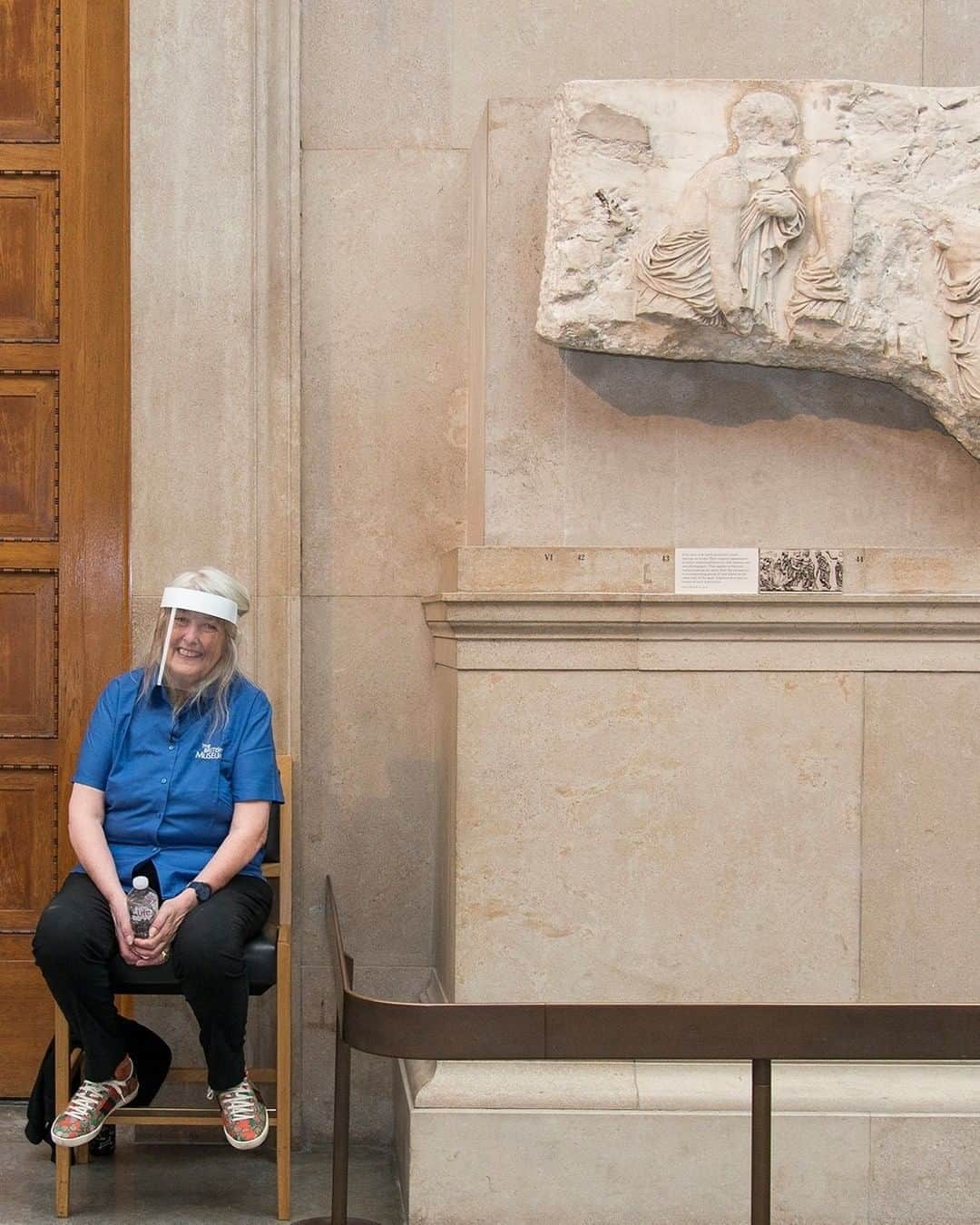 のインスタグラム：「A little #tbt to this time last week – it was a pleasure to have our newest Trustee Mary Beard in the Museum as one of our Gallery Assistants on reopening day, welcoming back our first visitors 🏛  Did you spot Mary in the galleries?  You can find everything you need to know about visiting and book your free ticket at britishmuseum.com/visit  #BritishMuseum #MaryBeard #London #HeritageIsOpen」