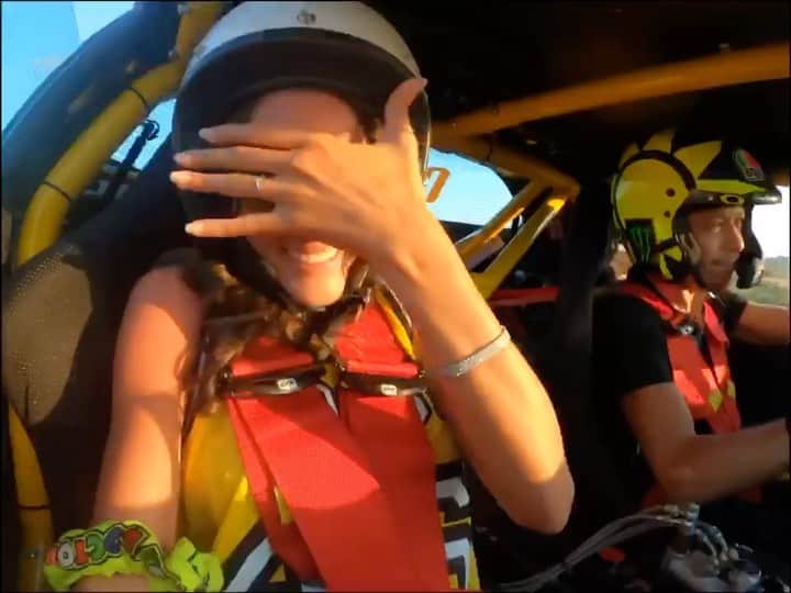 バレンティーノ・ロッシのインスタグラム：「La Franci e la sua grande passione per il drifting @francescasofianovello  🎥 by @gopro @camilss」