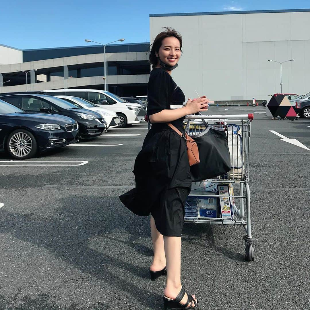 水崎綾女さんのインスタグラム写真 - (水崎綾女Instagram)「姉妹で久しぶりにコストコ行ったんだ〜‼︎お姉ちゃんは、アサイーボウルとオーガニックのポテトチップス見つけるとすぐ買う😂😂😂 今日は、雨が降ったり晴れたり変なお天気だったね〜☔️ * * #コストコ #COSTCO #コスコ」9月3日 20時39分 - misakiayame