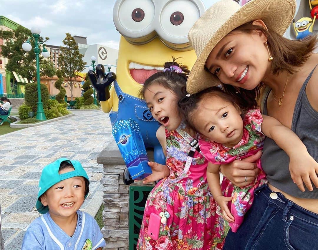 谷口紗耶香のインスタグラム：「子供達が居れば サイコー🧏🏼‍♀️🌈✨ わたしのお腹から出てきたんだよー✨ ・ #mybaby#instamodel#instaootd#ootd#trend#model#japanesemodel#sayakataniguchi#shooting#kawaii#girl#mama#instafashion#japanese#today#cute#拍照#可爱#今天的衣服#谷口紗耶香#时尚#패션#귀엽다#일본인#촬영#親バカ部#ママリ#ママコーデ#子育て日記#子育て」