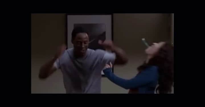 ソ・ウナのインスタグラム：「집콕하며 뒤늦게 입덕한 그레이아나토미💙 My favorite scene. 산드라언니 진짜 사랑해요ㅠㅠ」