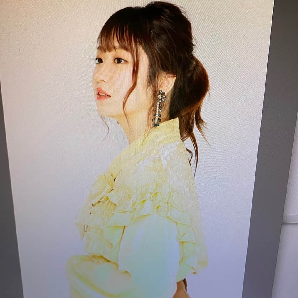 野中美希さんのインスタグラム写真 - (野中美希Instagram)「#今夜くらべてみました 私もみました🥰楽しかったですね✨ モーニング娘。大好き！ ちなみに。。改めまして 野中美希はこんな人です…。 こんな顔をしています。。 勝手ながら自己紹介失礼いたします🙇‍♀️ . . 1999年10月7日うまれ 静岡うまれアメリカ育ち🇺🇸 そのためノリがウェイウェイです、、？ 英語と日本語のバイリンガルです、、 個性的な声をしています ドラえもんの声真似が得意です たまにピアノを弾きます 筋トレに去年からハマっています、 人一倍忘れ物がおおいです ゲラです😭 飴のチェルシーが好きです なのでニックネームがちぇるです 野中美希というより、野中ちぇるです とうふちゃんというわんちゃんを溺愛中🐶 . . #helloproject#野中美希#ちぇる#🐶#のなえもん#ドラえもん#happybirthday#japan#自己紹介#モーニング娘20#モーニング娘」9月3日 20時46分 - miki_nonaka.official