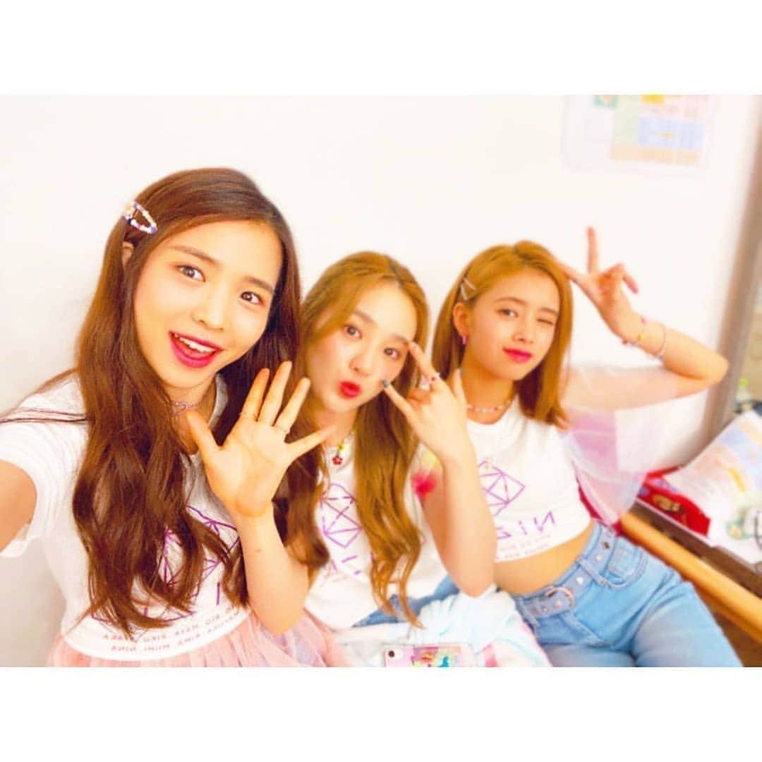 マヤ（勝村摩耶）のインスタグラム：「Rio posted on @niziu_artist_official ❤️ with Maya and Rima ❤️  - - Follow @_MayaKatsumura for more content - - #MAYA  #MAYAKATSUMURA #NiziU #NiziUMaya #JYP #MakeYouHappy」