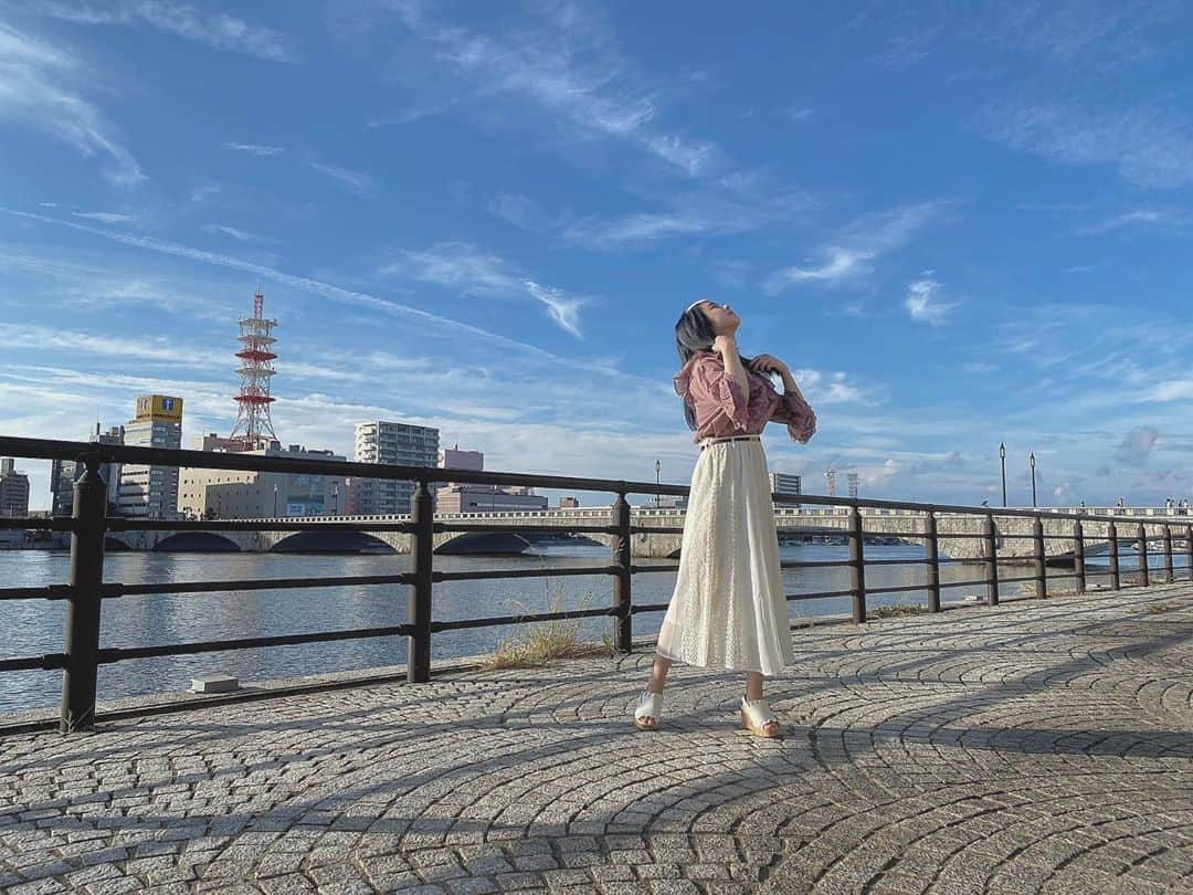 真下華穂さんのインスタグラム写真 - (真下華穂Instagram)「萬代橋🌉 ここはやすらぎ堤です🏞 夜でも昼間でもすっごく綺麗なところで 新潟で大好きな場所！ #新潟 #やすらぎ堤 #萬代橋 #インスタ映え #おしゃれ #fashion #ngt48」9月3日 21時06分 - k.a.h.o.kahochan