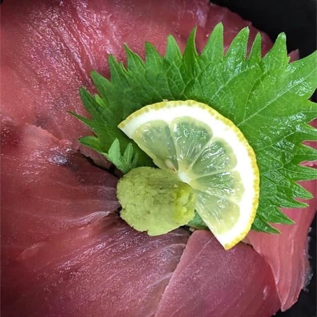 知床漁場 リノアス八尾店のインスタグラム：「【マグロ鉄火丼】 . . . 知床漁場の定番中の定番、マグロ鉄火丼です！実は温泉卵のせる【マグロ月見丼】もあります💭  #知床漁場八尾店 #リノアス八尾 #近鉄八尾駅 #八尾グルメ #北海道料理 #鮮魚 #ランチ #コース料理 #海鮮丼 #マグロ鉄火丼」