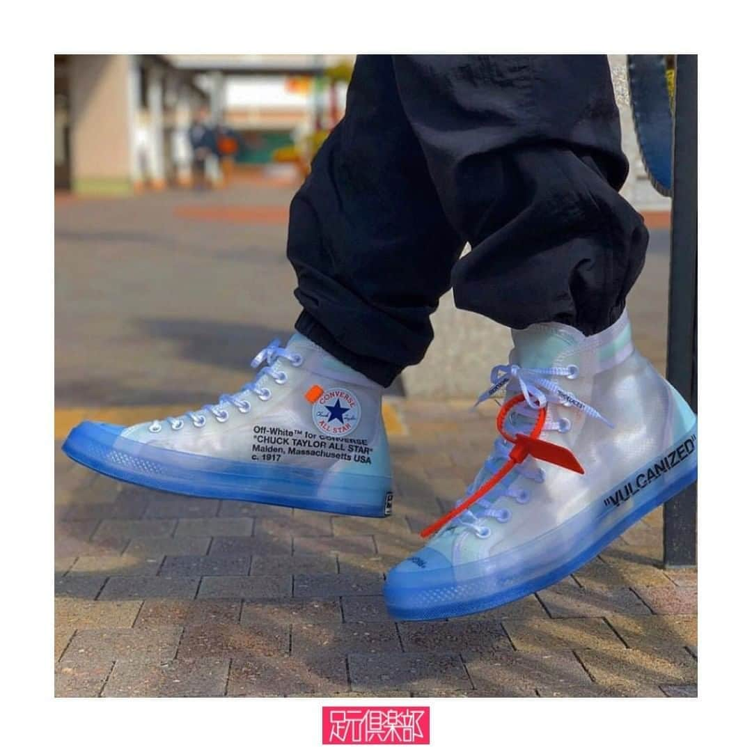 足元倶楽部 公式アカウントのインスタグラム：「. ブランド : OFF-WHITE × CONVERSE モデル名 : CHUCK TAYLOR 70 ALL STAR . (@masatsugi83 )さんの #足元倶楽部 . ▼今すぐフォローして最新情報をチェックしよう！ 【CONVERSE 公式アカウント】 ⇒#@converse . #offwhiteconverse#offwhitenike#offwhite#オフホワイト#コンバース #chucktaylor #足元クラブ #足元くら部#足元#あしもと倶楽部 #スニーカー #スニーカーコーデ #スニーカー同好会 #キックス #靴 #コーディネート#スナップ#ファッションスナップ #ストリートスナップ #お気に入りの一足 #今日の逸足#逸足 #운동화 #kicks#newkicks」