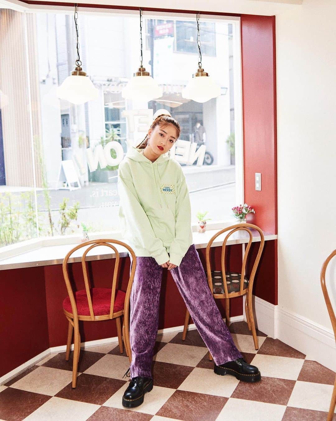 jouetieさんのインスタグラム写真 - (jouetieInstagram)「. 【SPECIAL COLLABORATION】 . jouetie×NERDY CAFE . 韓国の人気ファッションブランド「NERDY(ノルディ)」の 日本初の店舗が昨年10月原宿にオープン。 NERDYのセカンドライン "NERDY CAFE"とのコラボレーションアイテム発売決定♡ . 明日9/4(FRI)よりZOZOTOWNにて先行受注がスタート！ . ▼【NERDY CAFE×jouetie】Tシャツ ￥4,400(tax in) O.WHT/LK/LVD . ▼【NERDY CAFE×jouetie】ロンT ￥5,500(tax in) BLK/PNK/ICE  ▼【NERDY CAFE×jouetie】フーディー ￥7,700(tax in) BLK/GRN/BLU . - ZOZOTOWN予約受注期間 - 9/4(FRI)0:00～9/10(THU)17:59 . @nerdycafe_official @nowme_jp @nylonjapan @nerdy_officialjapan @kpop_nestal @fground.coltd_ . #nerdy #nerdycafe #原宿カフェ #原宿 #なうみー #nylonjapan #nestal #jouetie #ジュエティ」9月3日 21時09分 - jouetie_official
