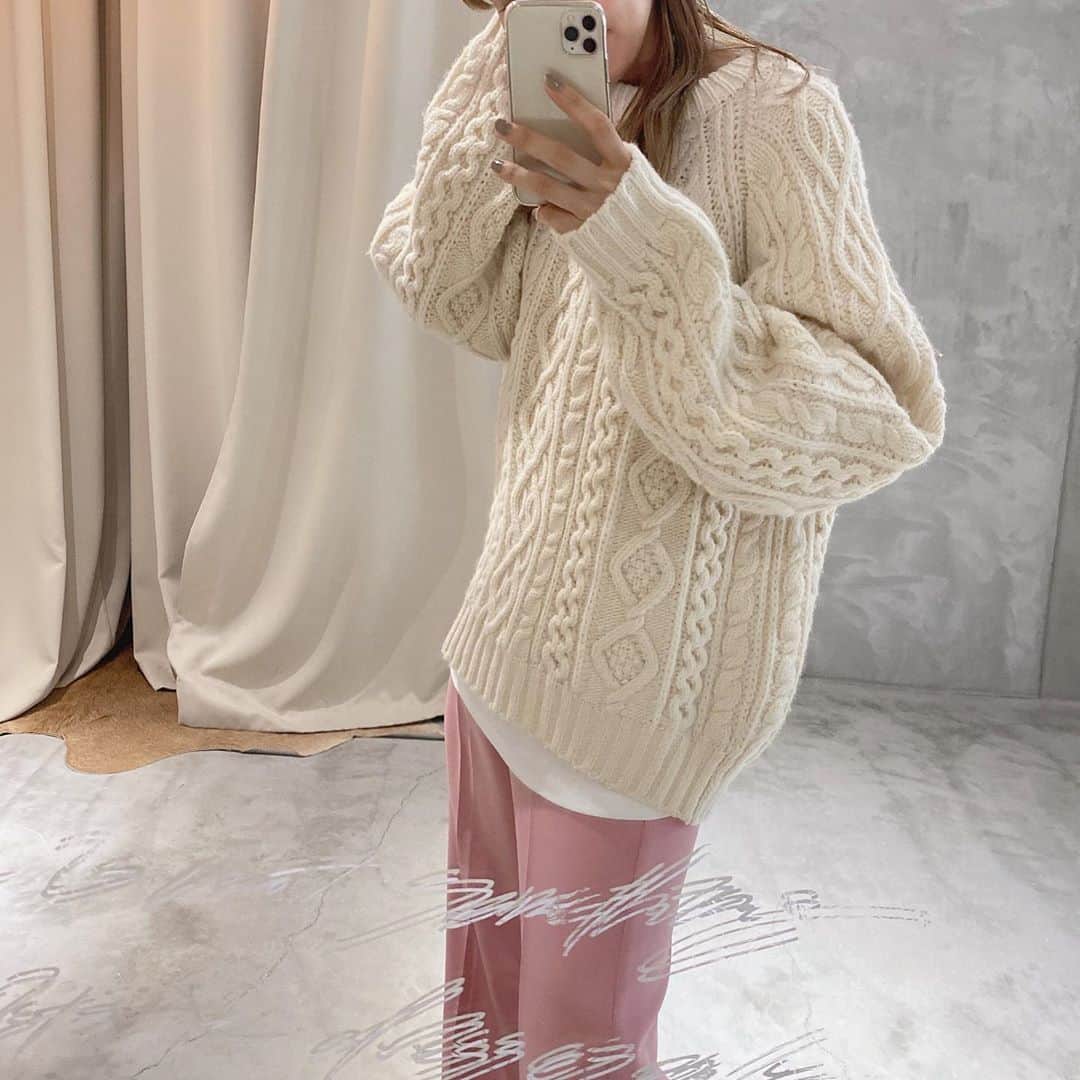 松田 美奈子さんのインスタグラム写真 - (松田 美奈子Instagram)「寒くなってもこやって着よう♡ pink大好き🧚🏻🌿 . 簡単にレイヤードできるレイヤードtee👚 @merci__jp」9月3日 21時11分 - minacoro_