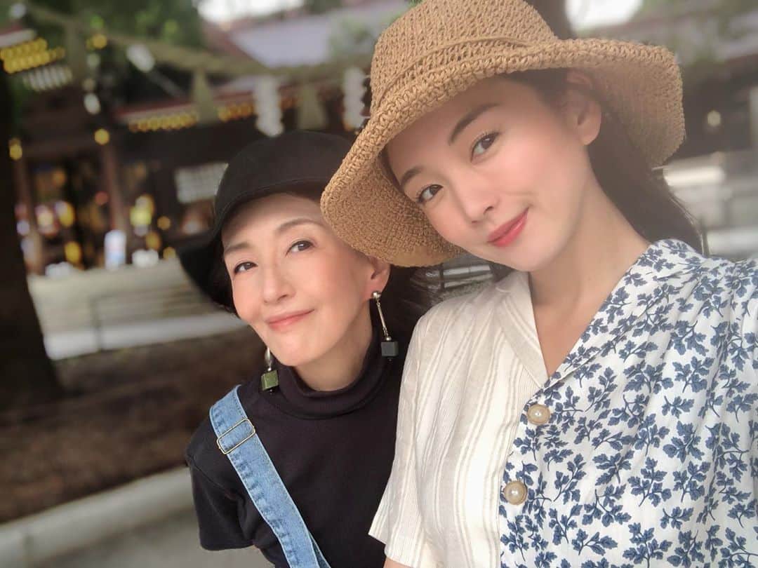 のインスタグラム：「お母さんお誕生日おめでとう🌷 お祝い出来てよかった。 母は偉大。 Mom, happy birthday! #mymom」