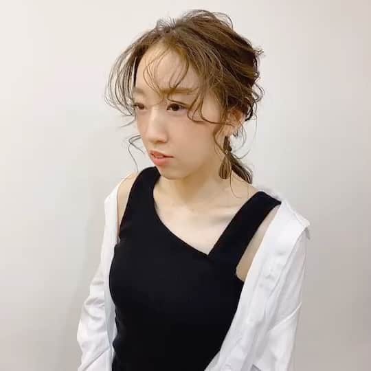 のインスタグラム：「* * *  process  載せてます　  🤍  * *  #後ろの毛束を #くるくる #途中で髪を足してね #ココロヘアー #アレンジ #kaekoarrange  #arrange  #hairarrange  #cocolohair」