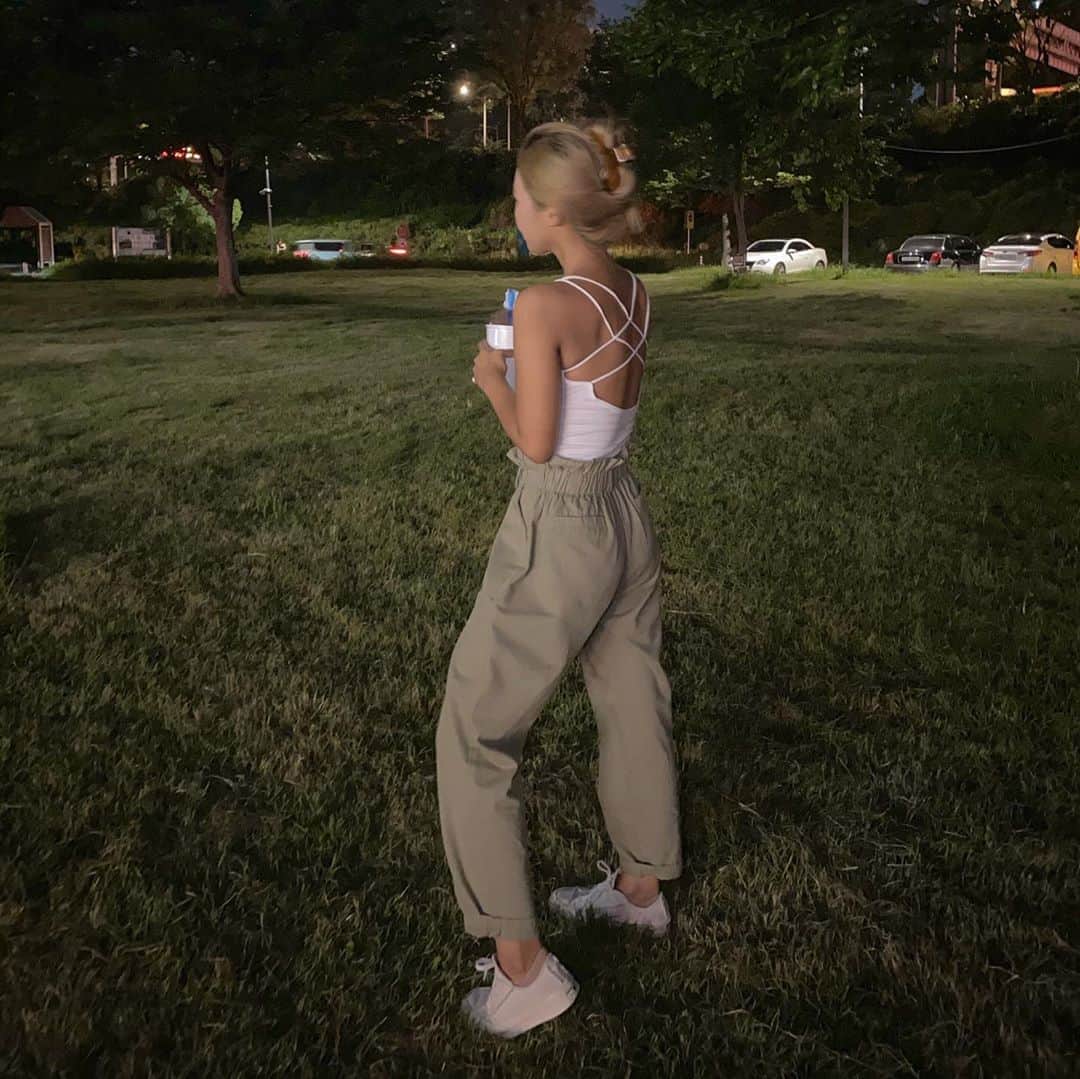 キム・ダヘのインスタグラム：「배드민턴유산소 💪🏾 나 좀 잘치는듯ㅋ ( 오늘 아닙니다! )」