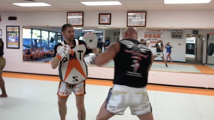 ビル・ゴールドバーグのインスタグラム：「#throwbackthursday As I’ve stated before, I’m quite humbled by the friends I’ve acquired throughout the Martial Arts community. Lose the ego.......listen......and learn. Growth is key. #getbettereveryday #spear #jackhammer #whosnext #bangmuaythai @simonmarcusno1 @dustinpoirier @kingmofh @samgreco_k1 @ricoverhoeven @renzograciebjj @diazbrothers209 @cody_nolove @chopper_chi  @johnwayneparr @jayhieron @brandonthetruthvera @bazooka_joe_v @markdcoleman @crocop1009 @thecrochetboss @joshjauncey @rodrigoartilheiro1 @dominance_mma @jimmypedrousa @tikighosn @roynelsonmma @rampage4real @pedrocamberos_123 @anthonyjoshua @hectorlombard @frankieedgar  @clayguida @kongo4real @haimgozali @sugarraysefo @joshlbarnett @garygoodridge  @ruthless_rl @corhemmers @nickhemmers @razorob Remember, I’ve been hit in the head a lot so I know I’ve forgotten some.... 😬 #muaythai #mma #oldschool  @sootyordpalung LISTEN TO SIMON IN THE BACKGROUND 😉」