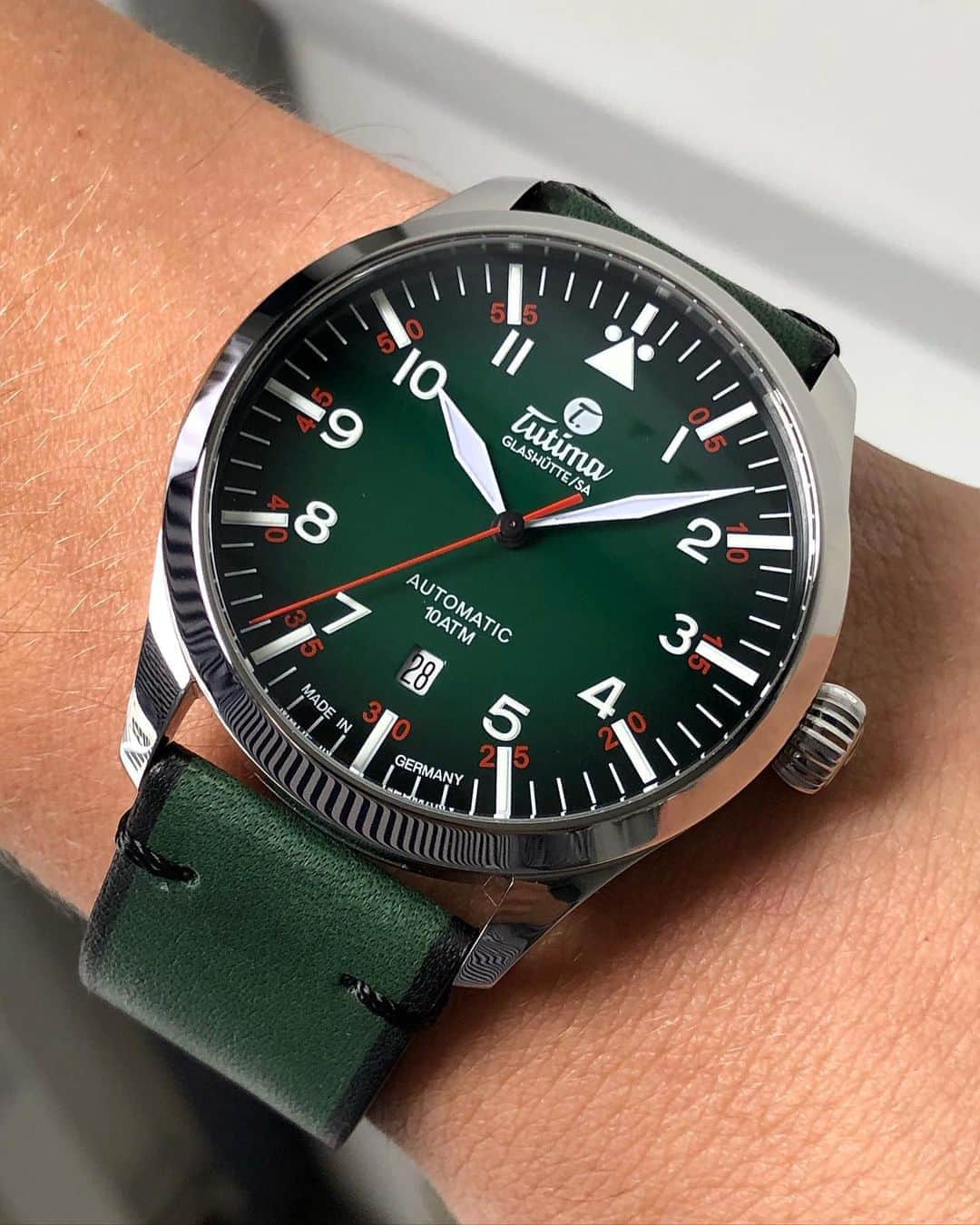 Daily Watchさんのインスタグラム写真 - (Daily WatchInstagram)「The @TutimaGlashuette Grand Flieger Automatic in 41mm stainless steel case with stunning green dial (night green dégrade) ✅ #Tutima」9月3日 21時45分 - dailywatch