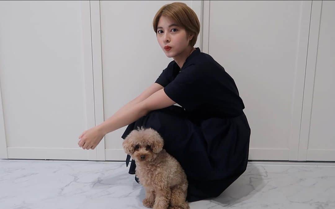 えなちぃのインスタグラム：「動画にちょいちょい、映ってくる ぽんず先生が可愛すぎる🥺」