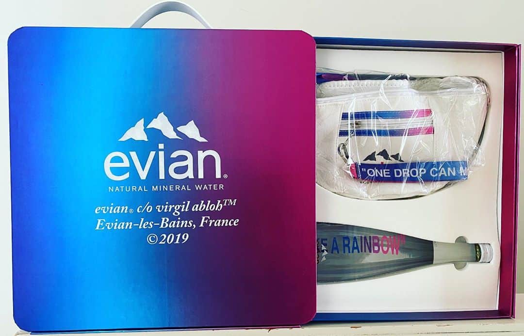 mastasimonのインスタグラム：「Evian ❌ Virgil Abloh Barney’s Special Box !   #evianvirgilabloh #barneysnewyork #limited #700 Give Thanks 🙏」
