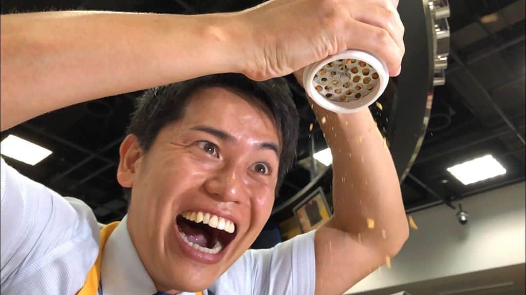 のインスタグラム：「あす9月4日（金）の特集は、 家庭＆オフィスで役立つ #調理器具 に注目👀☀️  わずか14分で炊き上がる❗️ 超高速炊飯器ごはんに、 柿の種で作るふりかけマシン✨ 便利過ぎるボウルなど、 画期的な調理器具がてんこ盛りです！🌈  #バリはや #豊原慎二」