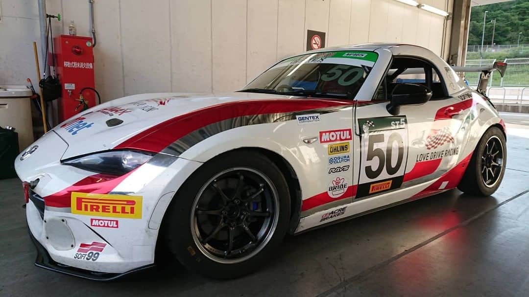 MOTUL Japanさんのインスタグラム写真 - (MOTUL JapanInstagram)「【今週末はスーパー耐久】 . 今週末に富士スピードウェイで開催されるSUPER TEC 24時間レース。 ドライバーやマシンにとってタフな戦いとなるこのレース。 ナイトレースも見どころの一つ。 . LOVEDRIVE RACING (@lovedrive_jp ) は2台体制で参戦。 78号車は女性ドライバー、50号車は自動車産業の人材育成プロジェクト”R24”で選出されたドライバーとプロドライバーで勝利を目指します!! . 写真はLOVEDRIVE RACINGのマツダ NDロードスター!!! 使うオイルはもちろんMotul!! . #motul #motuljapan #mazdaroadster #ndroadster #mazdaroadsterrf #mazdamx5 #mx5nd #mx5 #nd5rc #lovedrive #lovedriveracing #ラブドライブ #スーパー耐久 #super耐久 #supertaikyu #モチュール #300V #motul300v #モータースポーツ好きな人と繋がりたい #レース好きな人と繋がりたい #ロードスター好きな人と繋がりたい #マツダ好きな人と繋がりたい #車好きな人と繋がりたい #クルマ好きな人と繋がりたい #レーシングカー #チューニングカー #ロードスターnd #ロードスターrf #マツダロードスター #女性ドライバー」9月3日 22時00分 - motuljapan