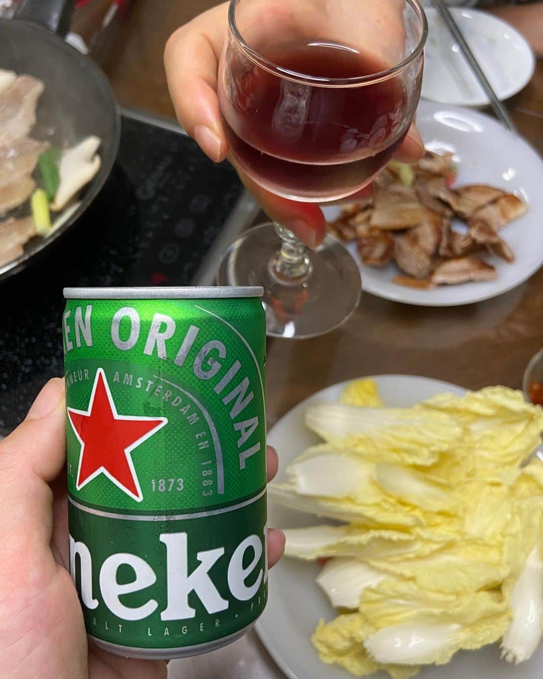 奥菜恵のインスタグラム：「오메 내가 술이 다 땡기다니! 느므 힘든 하루 였나봐🤣🍺🍷🥓🍖 #오늘뭐먹지  #힘든하루였어  #삼겹살맛집 #재택근무중」