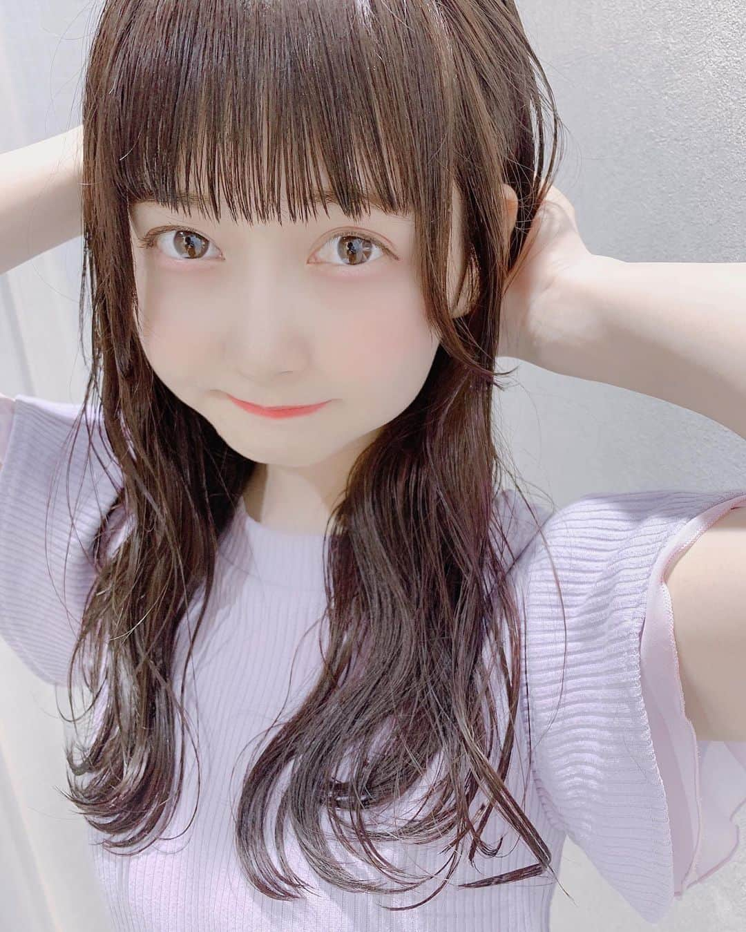 金久保マユ（ぼんぼん）さんのインスタグラム写真 - (金久保マユ（ぼんぼん）Instagram)「前髪を切りました✂︎ 自分では絶対に切らない派なので、2週間に1回くらいは切って貰ってます☁️ . . とっても素敵に切って貰えて嬉しい！ . . 今日の動画は少し遅い時間になりそうですが、夏の終わりらしい動画なので楽しみにしててください‥！ . . . . . . . #きょコ#美意識向上#秋コーデ#夏コーデ#セットアップ#ワンピース#かわいい#すき#美意識向上#かわいくなりたい#メイク#ぴんく#ヘアアレンジ#夏#ポートレート#色素薄い系メイク#写真#miia#ファッション#前髪#ぱっつん#カシュカシュ#表参道#love#photo#code#camera#animegirl#followｍe#youtube#asmr」9月3日 22時13分 - kanakubo_mei