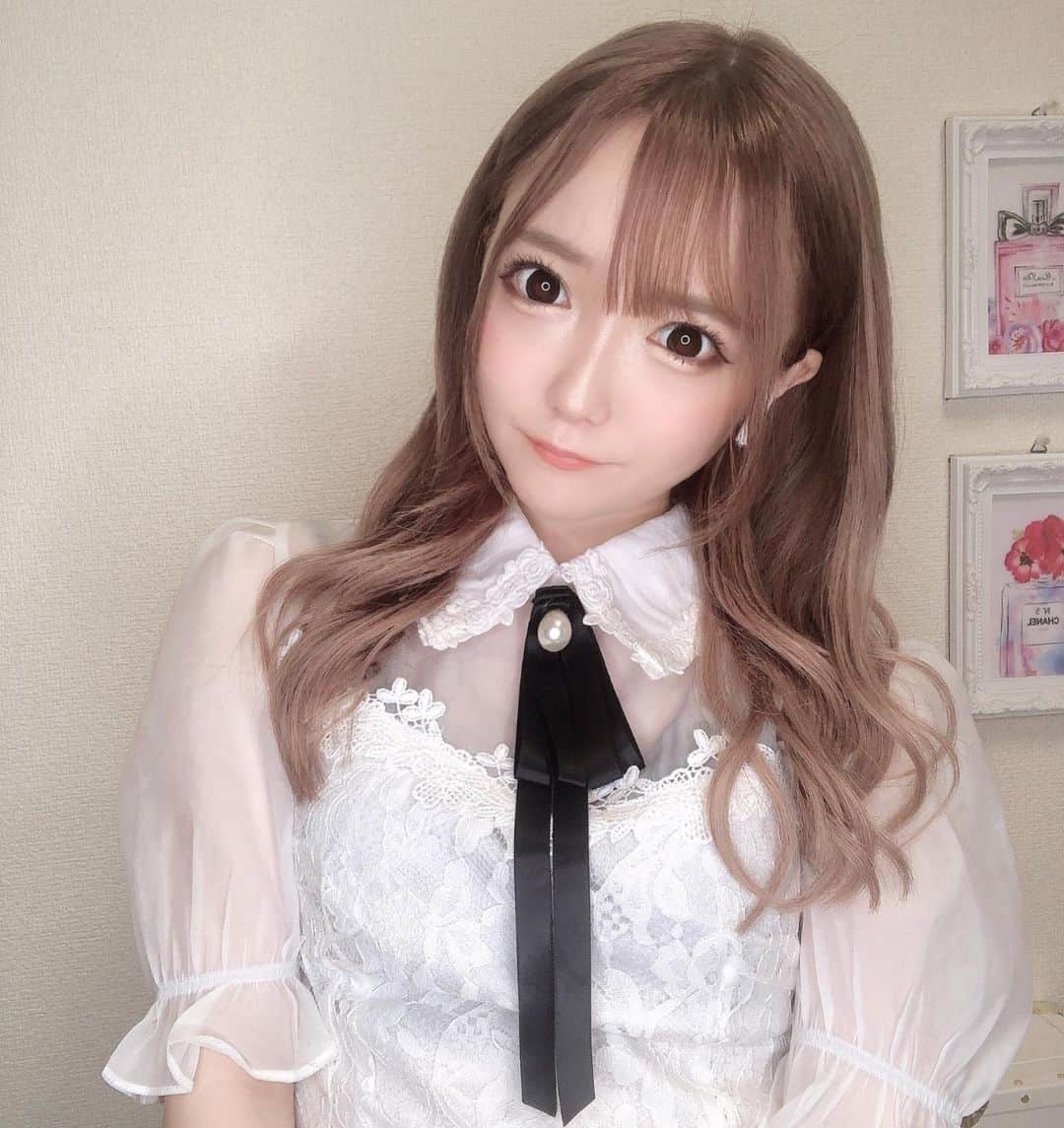 可愛あゆなさんのインスタグラム写真 - (可愛あゆなInstagram)「髪の毛久しぶりにブリーチして明るくした💕最近ガーリー目なお洋服にまたハマってる☺️🌟 つるさん今回もありがとうございました🌷 #kabukicho#歌舞伎町#キャバ嬢#歌舞伎町キャバ嬢#キャバクラ#キャバ#ニュークラブ#ニュークラ#すすきの#渋谷#shibuya#北新地#錦#西麻布#六本木#銀座#中洲#ミナミ#梅田#きゃばきゃば#selfie#自撮り#japanesegirl#いいね返し#ホスト#清楚#robedefleurs#ドレス#foursense#フォーセンス」9月3日 22時21分 - kawaiayuna