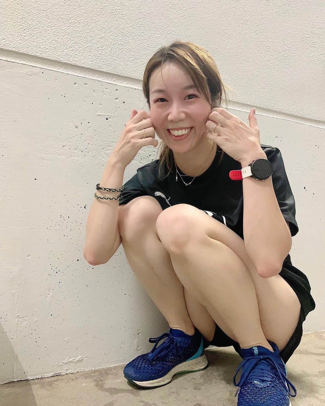 中橋舞さんのインスタグラム写真 - (中橋舞Instagram)「.﻿  夜ラン🏃‍♀️ #ライブラン で5km いい汗、滝汗💦💦はぁー爽快✨ 走り終わると顔がタコ🐙﻿🐙🐙  ﻿ 昨夜投稿した﻿ いわて盛岡のオンラインマラソン﻿ たくさんの人から﻿ 【エントリー】したよ！ってメッセージもらって💕﻿ ﻿ 私、﻿ 主催者でも関係者でもないけどw﻿ みんな走る場所を求めてるんだ！！って﻿ すごく感じた😆✨﻿ (私もモヤモヤ求めてた)﻿ ﻿ ﻿ マラソンの42.195kmを走っている時には﻿ 毎回みんな﻿ それぞれのドラマがある✨﻿ ﻿ ﻿ オンラインマラソンは﻿ 分割して﻿ 1カ月間でフルマラソンのフィニッシュにむけて﻿ 走れるみたいだから﻿ フィニッシュまでのドラマは長く﻿ 楽しくなりそう🌟﻿ 10月が待ち遠しいな♪﻿ (早く始まってほしいw)﻿ どんなドラマになるだろう💓  台風近づいてる😭 気をつけましょう🙋‍♀️  #走り終わるとネックレスぐちゃぐちゃ事件 #この２つのネックレスは宝物 #ランの相棒はGarminとAXF  #ランニング #running #runner #走るのが好き﻿ #runforfun #loverunning #走る #走るひと ﻿ #ガーミン﻿ #garmin #ガーミン女子 #forathlete245music ﻿ #まいrun #instarunners #ぼっちラン ﻿ #マラソン #marathon #馬拉松 #跑了就懂 #runstagram ﻿ #滝汗ラン」9月3日 22時22分 - mai_nakahashi